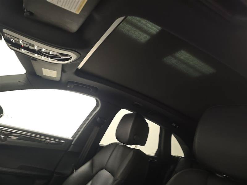 Used 2024 Porsche Macan AWD/4WD image 6