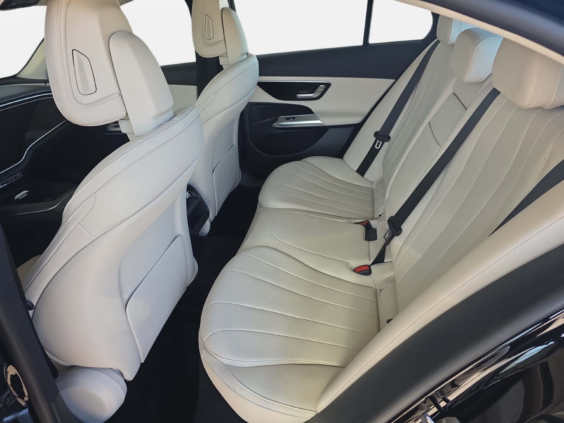 Used 2025 Mercedes-Benz E 350 4MATIC Sedan image 14
