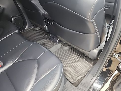 Used 2023 Toyota Highlander L image 22