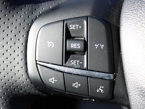 Used 2025 Ford Escape ST-Line Elite w/ Class II Trailer Tow Package image 20