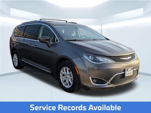 Used 2020 Chrysler Pacifica Touring-L FWD image 4