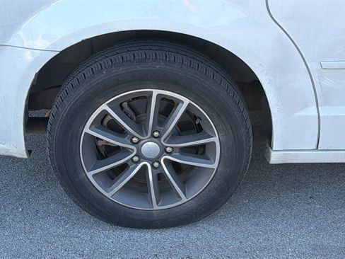 Used 2017 Dodge Grand Caravan SXT image 9