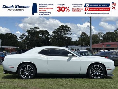 Used 2023 Dodge Challenger R/T RWD image 5