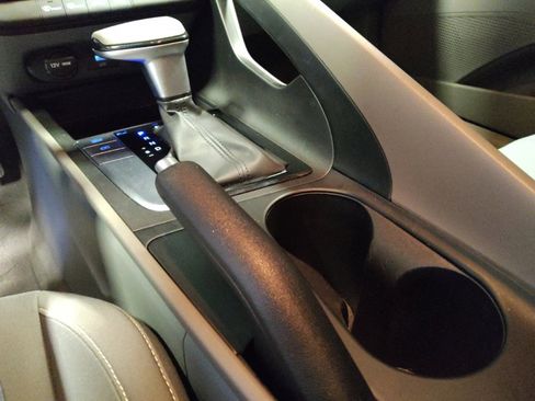 Used 2024 Hyundai Elantra SEL FWD image 26