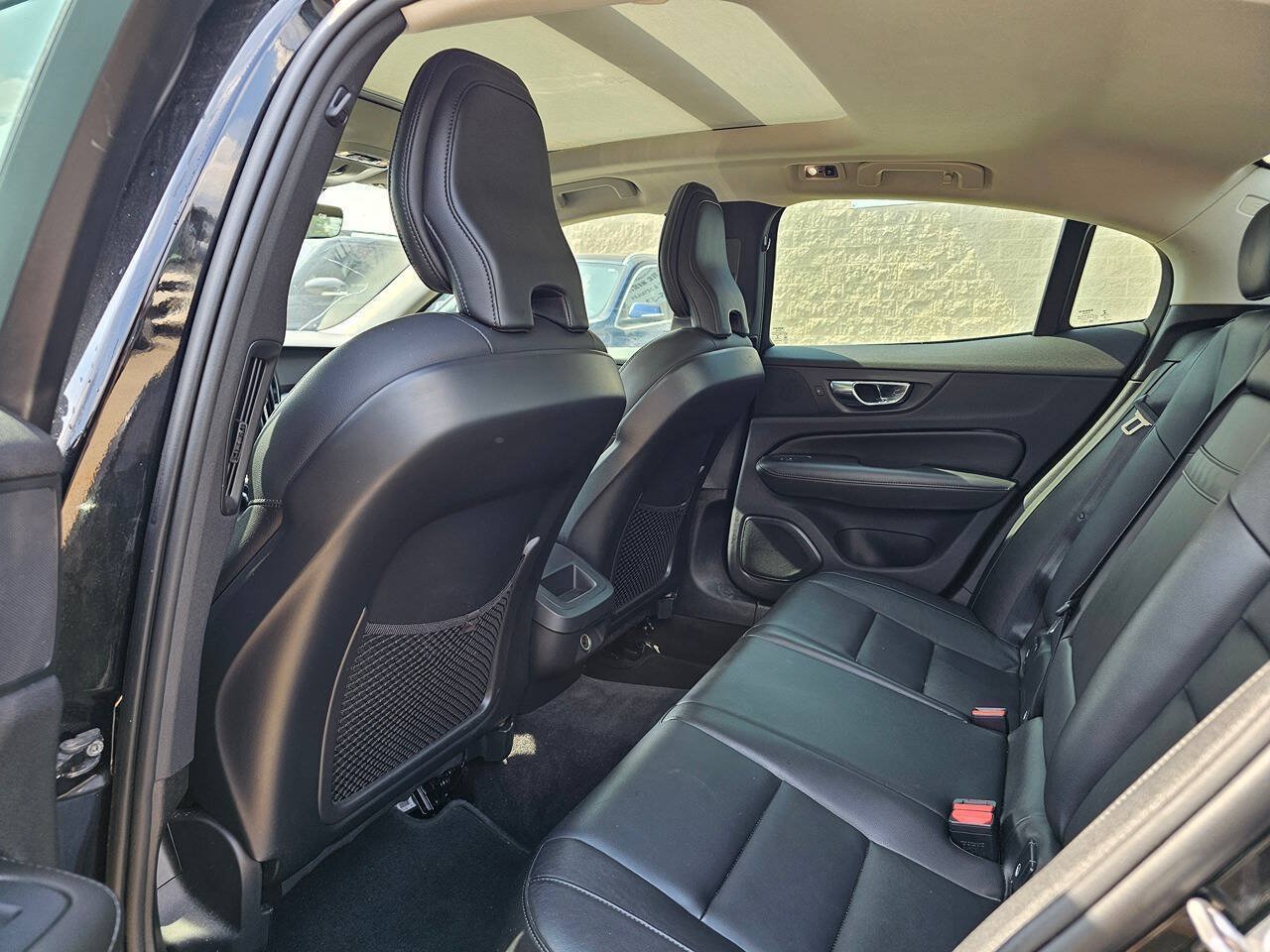 Used 2020 Volvo S60 T5 Momentum FWD image 7