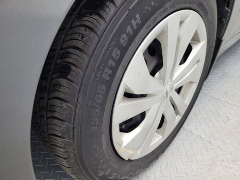 Used 2021 Nissan Versa S image 31