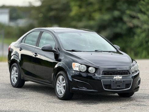 Used 2016 Chevrolet Sonic LT FWD image 1