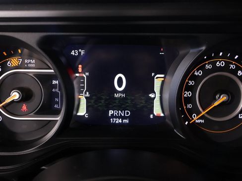 Used 2024 Jeep Wrangler Sport S image 4