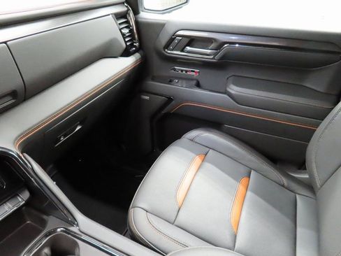 Used 2024 GMC Sierra 1500 AT4 w/ Technology Package image 30