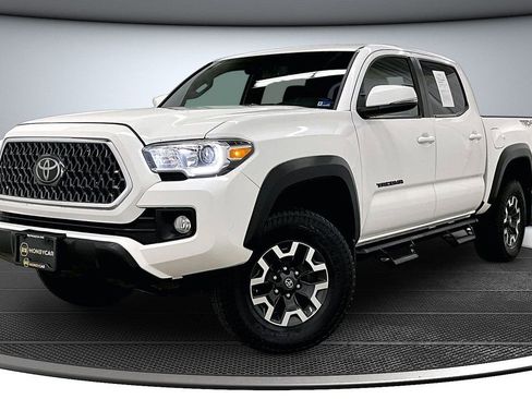 Used 2019 Toyota Tacoma TRD Off-Road AWD/4WD image 3