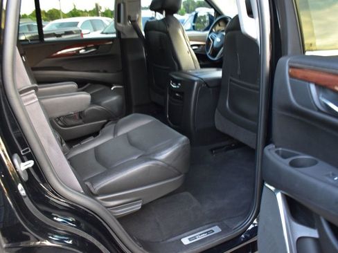 Used 2016 Cadillac Escalade Premium image 24