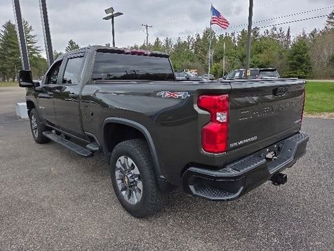 Used 2022 Chevrolet Silverado 2500 Custom w/ Custom Value Package AWD/4WD image 5