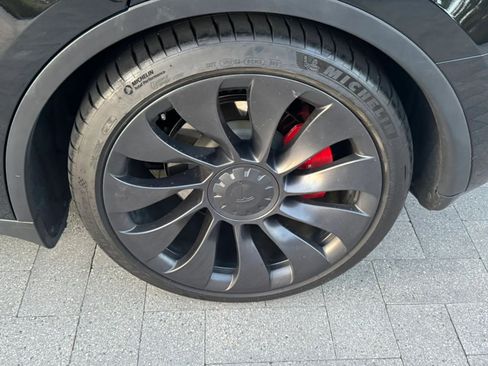 Used 2023 Tesla Model Y Performance AWD/4WD image 31