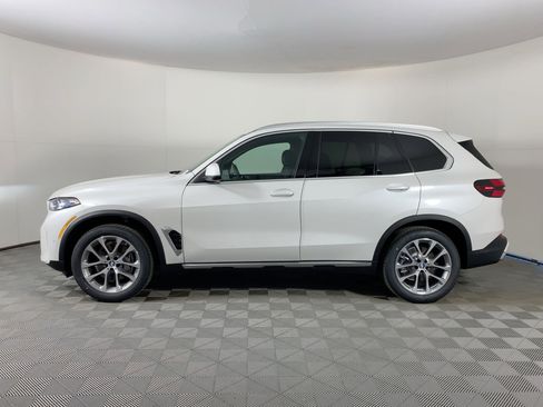 Used 2026 BMW X5 sDrive40i w/ Premium Package image 2