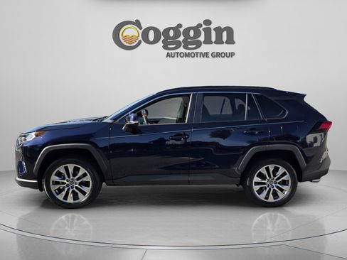 Used 2019 Toyota RAV4 XLE Premium FWD image 2