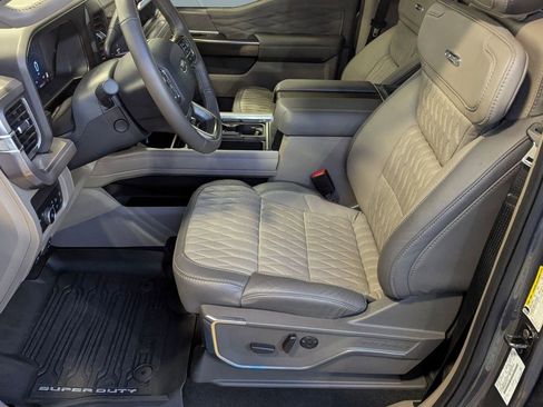 Used 2025 Ford F350 Platinum w/ Platinum Plus Package image 5