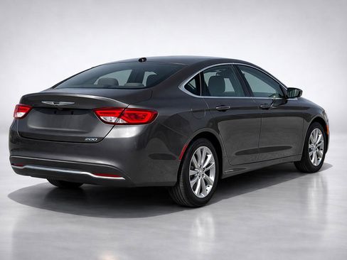 Used 2015 Chrysler 200 Limited w/ Convenience Group image 3