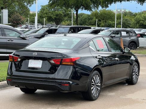 Used 2024 Nissan Altima 2.5 SV FWD image 4