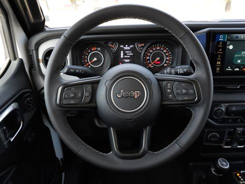 Used 2025 Jeep Wrangler Sport S image 10