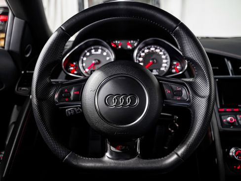 Used 2014 Audi R8 V8 w/ Full Leather Package image 10