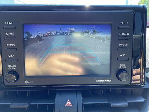 Used 2021 Toyota RAV4 XLE image 21