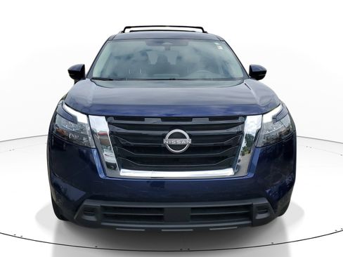 Used 2024 Nissan Pathfinder SV AWD/4WD image 2