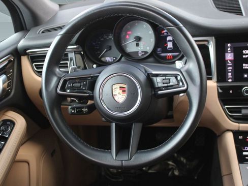 Used 2022 Porsche Macan S image 18