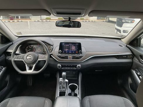 Used 2023 Nissan Altima 2.5 SV image 18