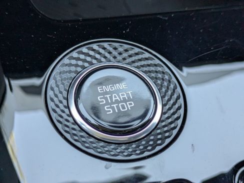 Used 2025 Kia Niro EX Touring image 29