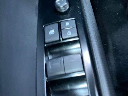 Used 2025 Toyota Camry SE image 10