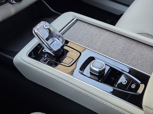 New 2026 Volvo XC90 T8 Ultra w/ Protection Package Premier image 22