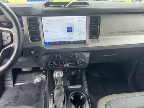 Used 2025 Ford Bronco Outer Banks AWD/4WD image 16