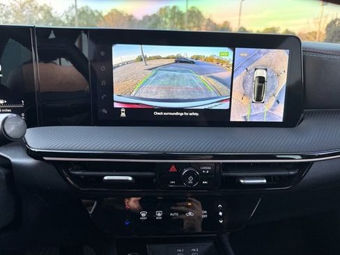 Used 2025 Nissan Kicks SR image 17