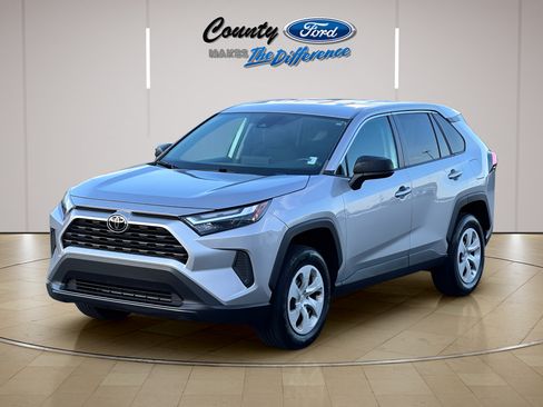 Used 2023 Toyota RAV4 LE FWD image 2