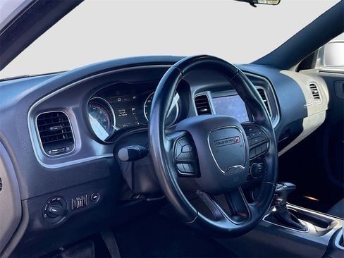 Used 2022 Dodge Charger SXT image 9