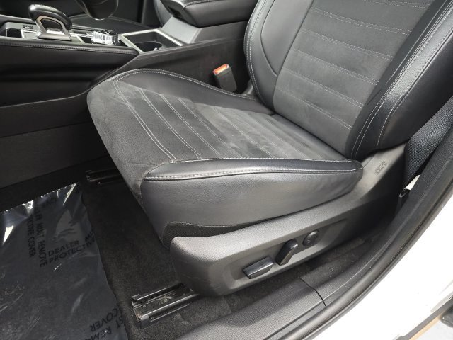 Used 2024 Mitsubishi Outlander 4WD Plug-In Hybrid image 28