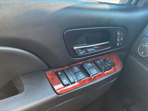 Used 2014 Chevrolet Tahoe LTZ AWD/4WD image 35