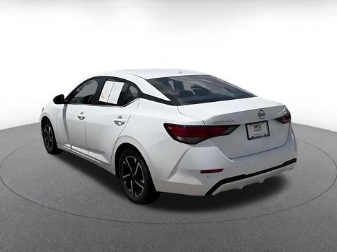 Used 2025 Nissan Sentra SV FWD image 10
