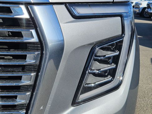 Used 2025 GMC Yukon Denali AWD/4WD image 13