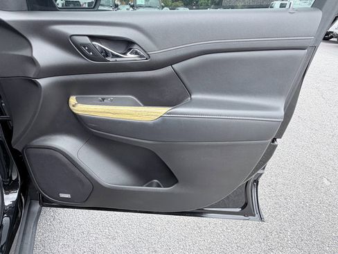Used 2019 GMC Acadia Denali w/ Technology Package FWD image 34