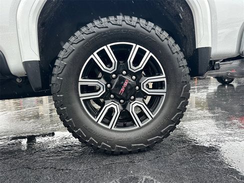 Used 2024 GMC Sierra 2500 SLT w/ SLT Premium Package image 20