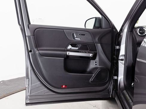 Used 2023 Mercedes-Benz GLB 250 4MATIC image 5