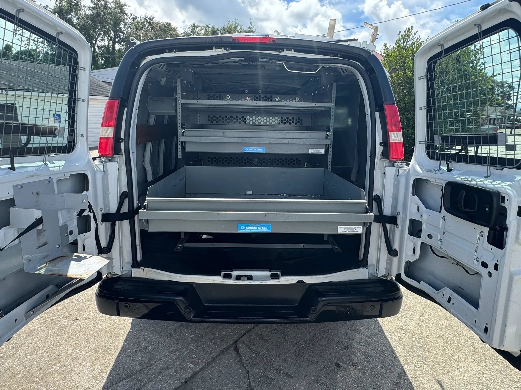 Used 2018 Chevrolet Express 2500 w/ Driver Convenience Package RWD image 8