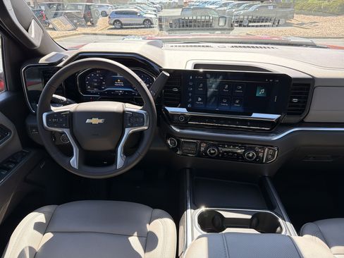 Used 2025 Chevrolet Silverado 2500 LTZ w/ LTZ Plus Package image 23