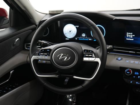 Used 2023 Hyundai Elantra Limited FWD image 15