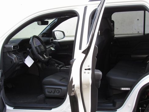 Certified 2025 Toyota 4Runner TRD Off-Road Premium image 14