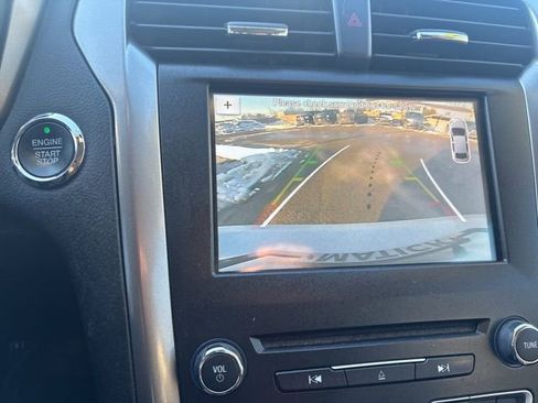 Used 2017 Ford Fusion SE w/ Fusion SE Technology Package image 26