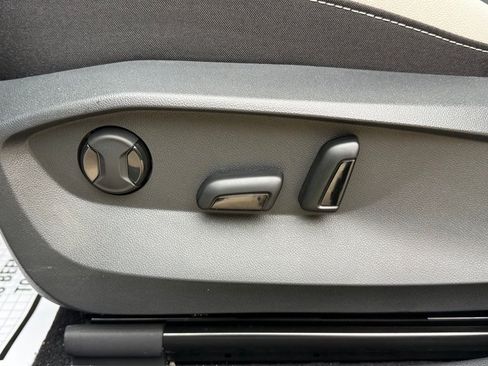 New 2026 Volkswagen Taos SE AWD/4WD image 25
