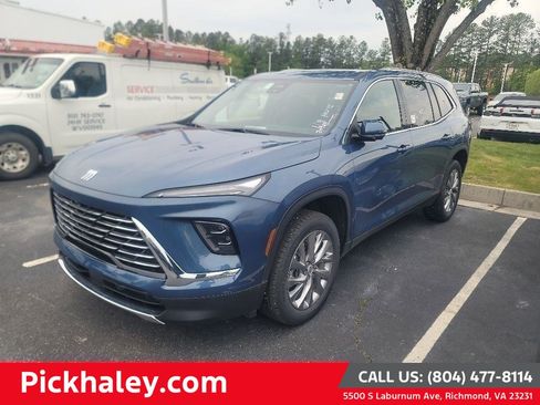 Used 2025 Buick Enclave Preferred FWD image 1