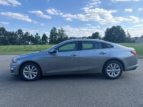 Used 2025 Chevrolet Malibu LT FWD image 4